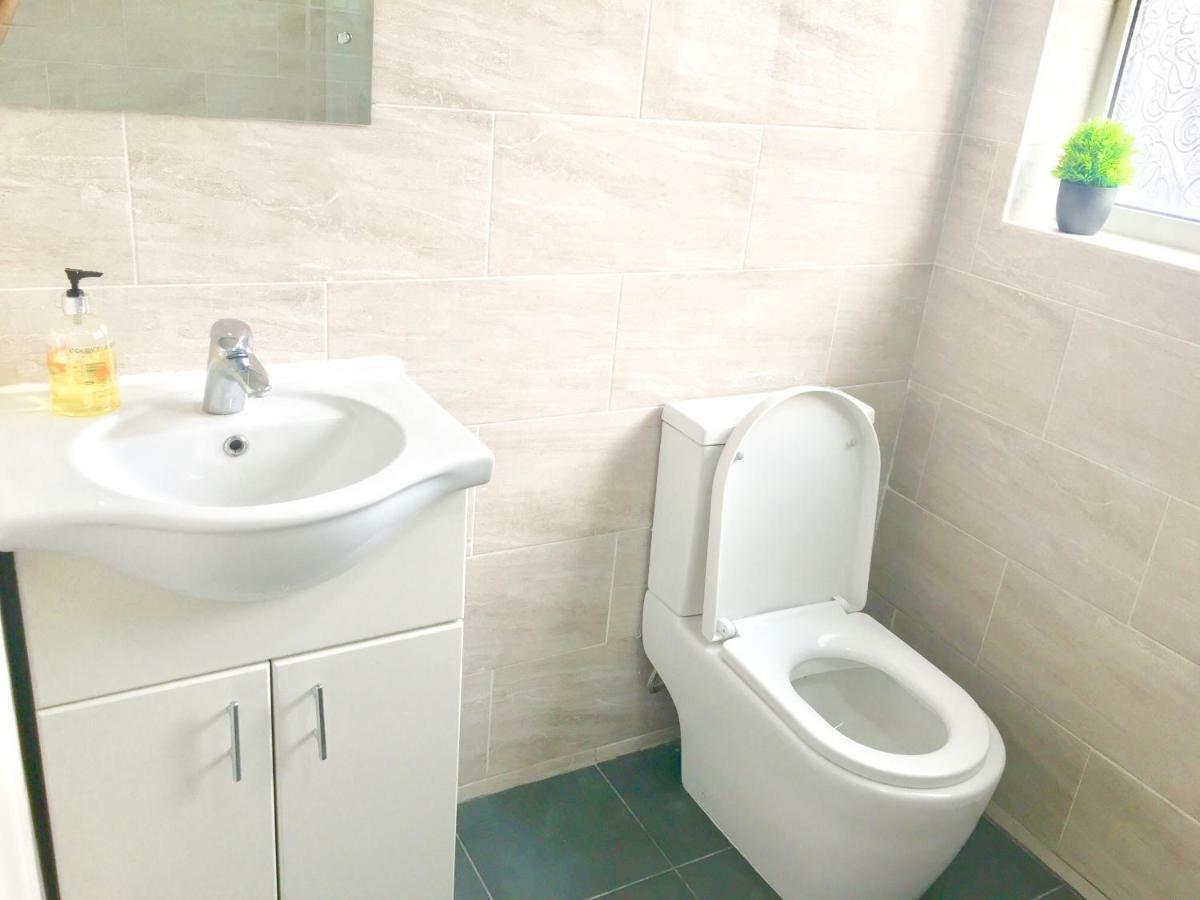 Studio Apartment, Private Bathroom And Parking Ilford Kültér fotó