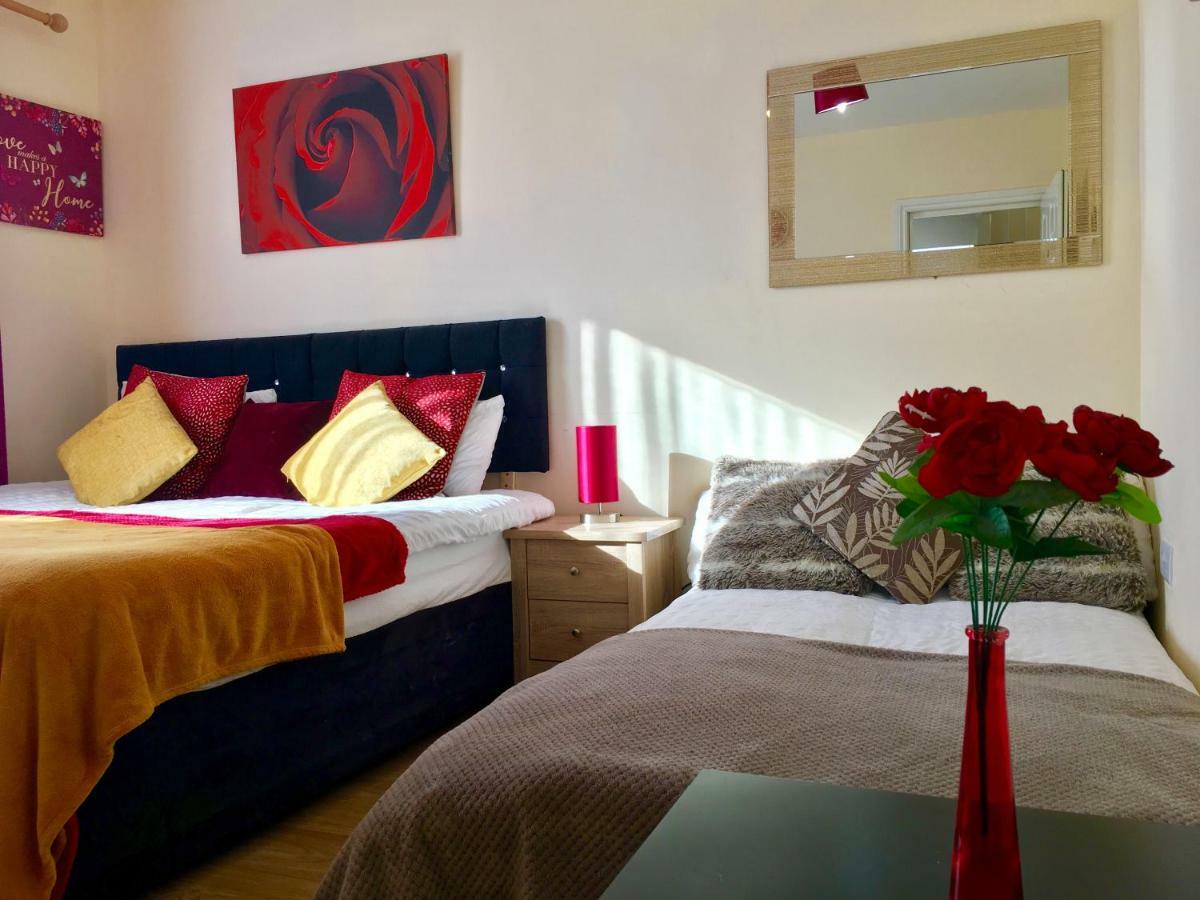 Studio Apartment, Private Bathroom And Parking Ilford Kültér fotó